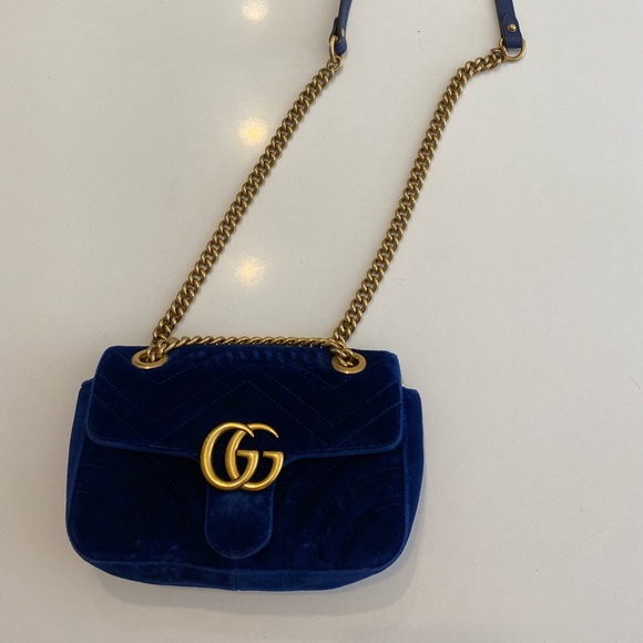 Gucci Small Marmont Matelassé Velvet Shoulder Bag - Picture 4 of 8